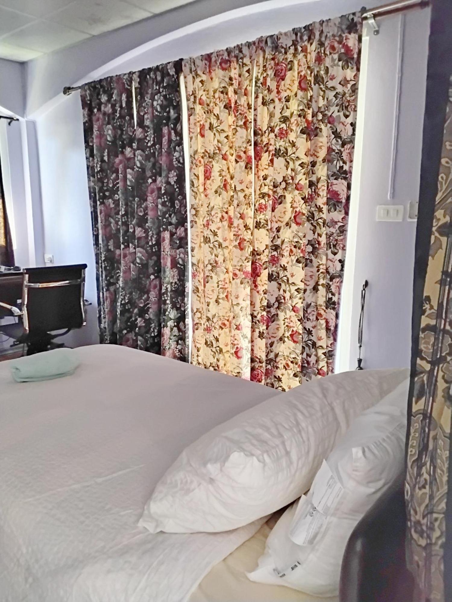Mango Tree Guestroom Бангкок Экстерьер фото